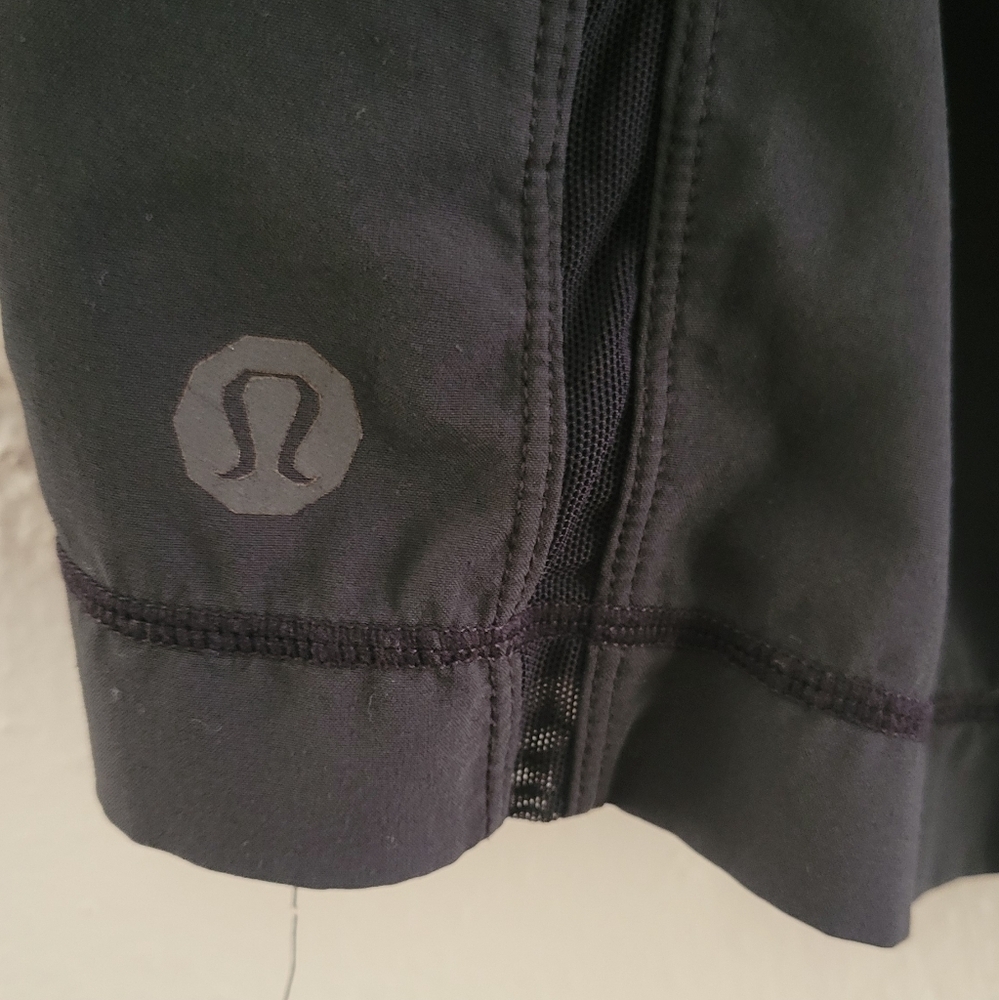 Lululemon Shorts Size Medium - Picture 3 of 5
